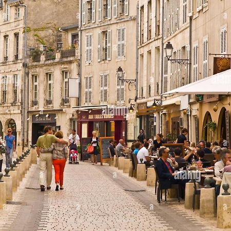 Charmant Cocon Iode Cosy Equipe, Baigne De Lumiere, Situe Au Coeur De La Rochelle A 1Min A Pied Du Marche Central Avec Tv Et Wifi 외부 사진