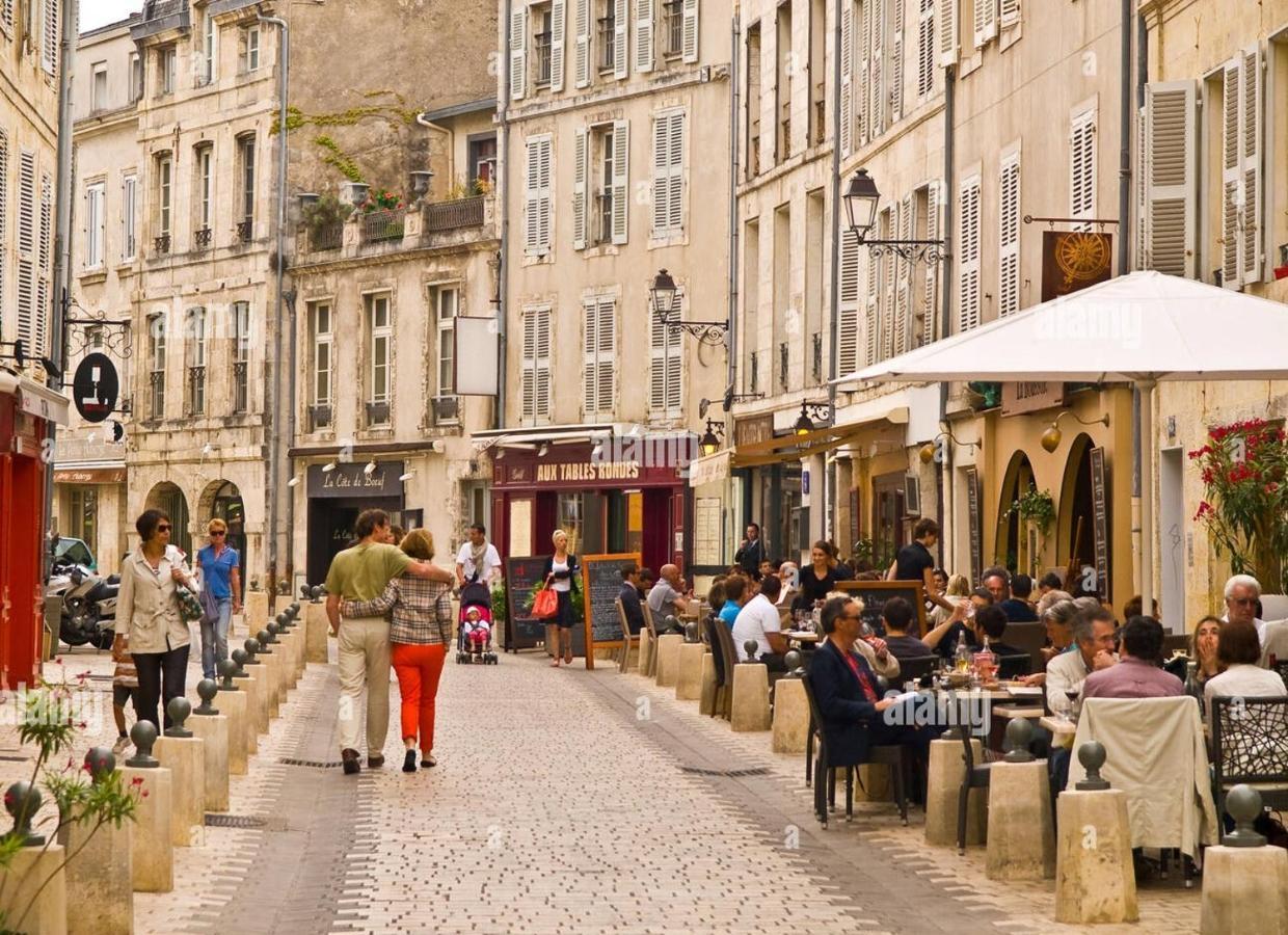 Charmant Cocon Iode Cosy Equipe, Baigne De Lumiere, Situe Au Coeur De La Rochelle A 1Min A Pied Du Marche Central Avec Tv Et Wifi 외부 사진