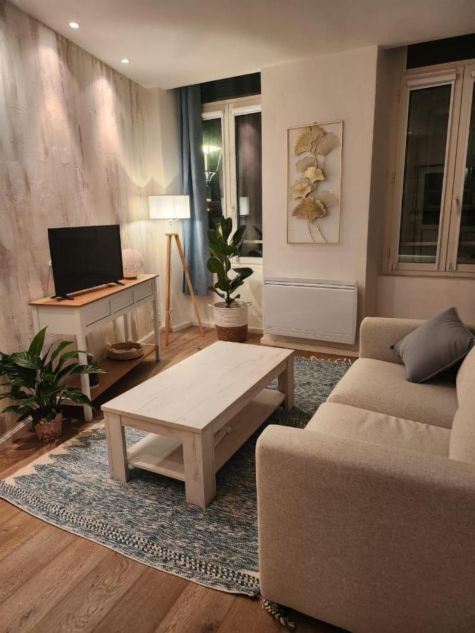Charmant Cocon Iode Cosy Equipe, Baigne De Lumiere, Situe Au Coeur De La Rochelle A 1Min A Pied Du Marche Central Avec Tv Et Wifi 외부 사진