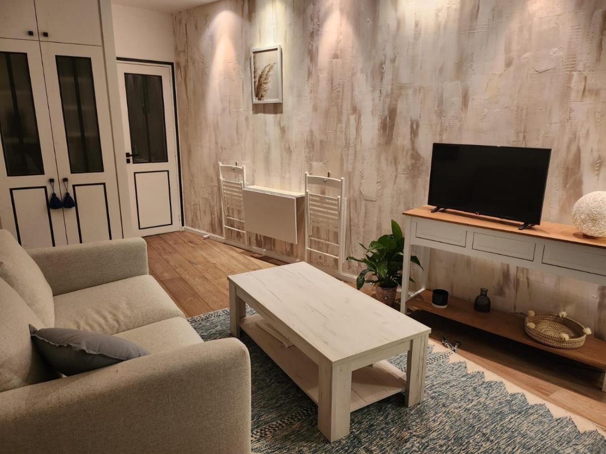Charmant Cocon Iode Cosy Equipe, Baigne De Lumiere, Situe Au Coeur De La Rochelle A 1Min A Pied Du Marche Central Avec Tv Et Wifi 외부 사진