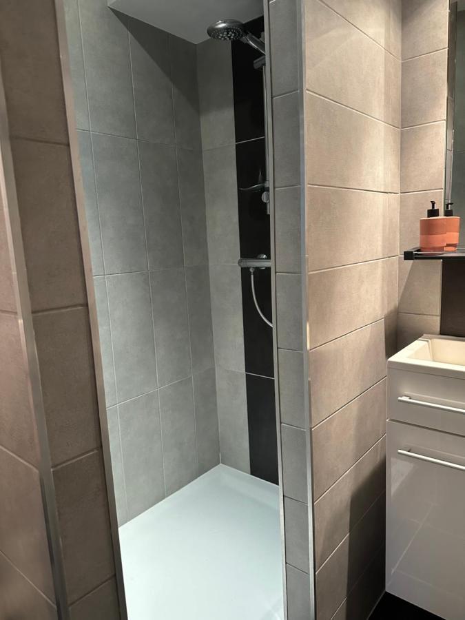 Charmant Cocon Iode Cosy Equipe, Baigne De Lumiere, Situe Au Coeur De La Rochelle A 1Min A Pied Du Marche Central Avec Tv Et Wifi 외부 사진